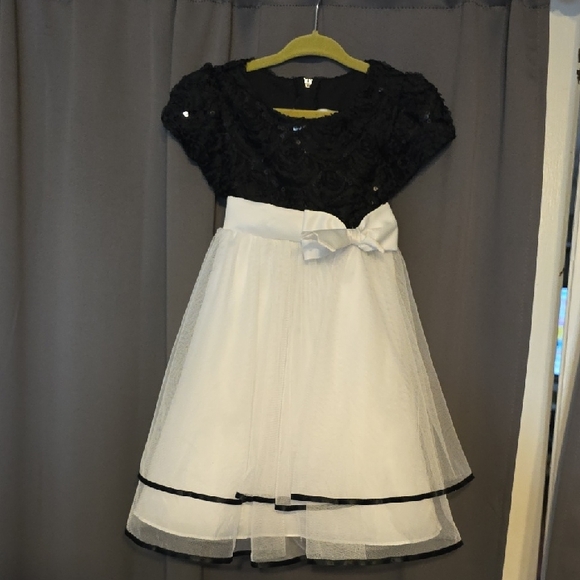 Rare Editions Other - Rare Editions Black/ White‎ Formal Girl's Dress Sequins Holidays Sz 3T GUC READ
